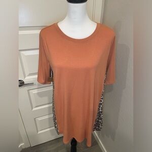 ZENANA CARMEL CREW NECK TOP WITH LEOPARD SIDE PANELS SIZE 1X NWOT (19)